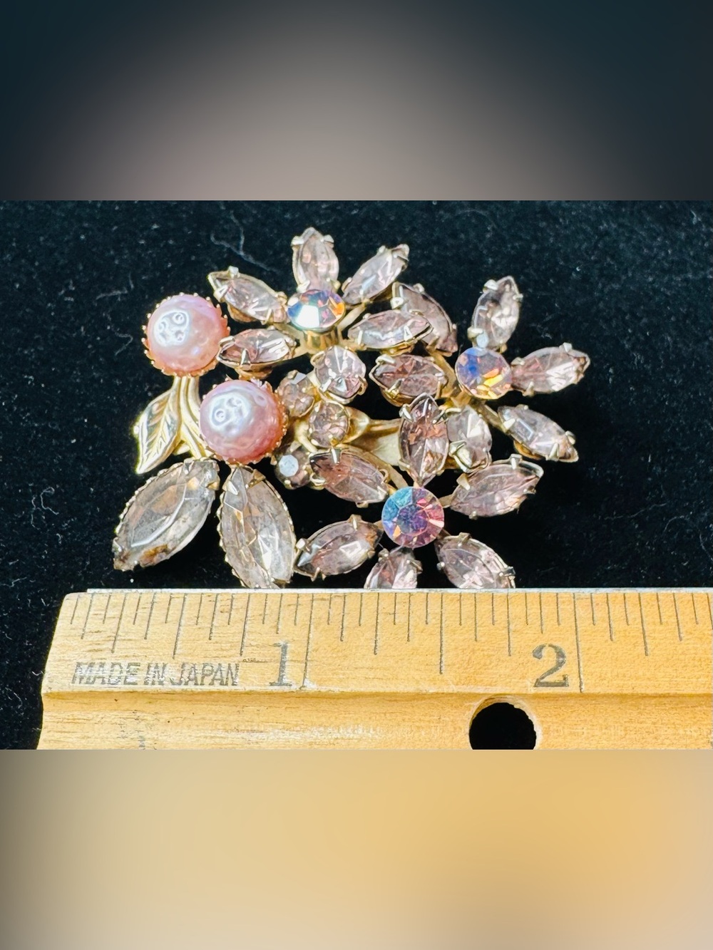 Vintage Pink rhinestone riveted brooch - Picture 6 of 7